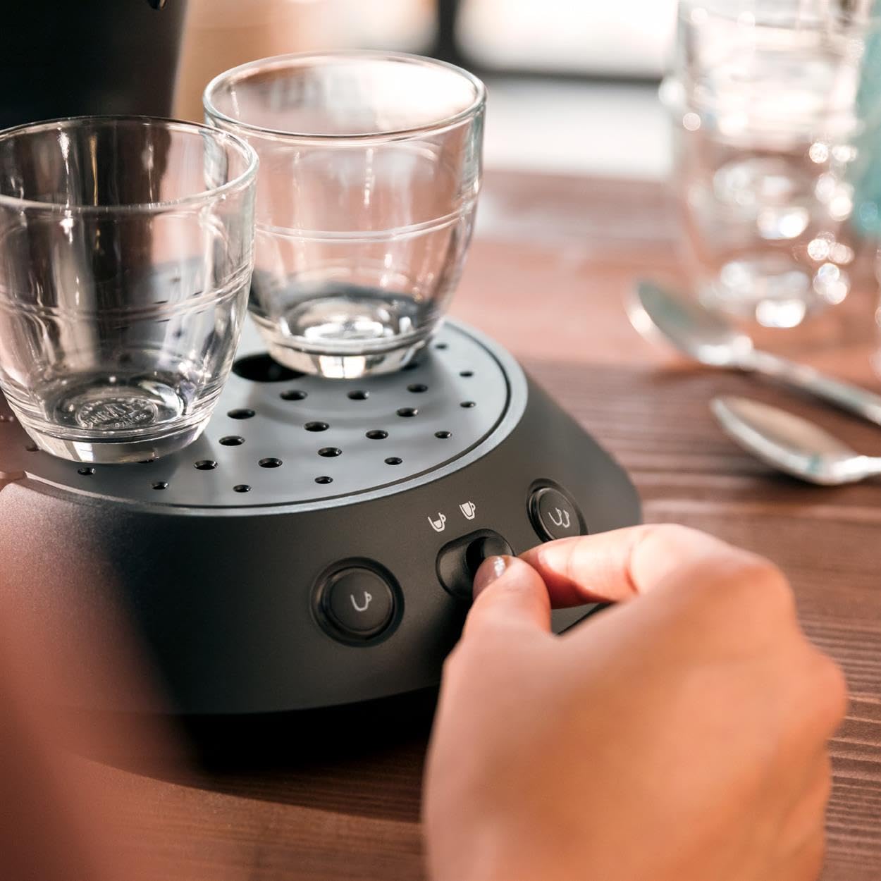 👉 Kaffeepadmaschine mit Kaffeestärkewahl, Coffee-Boost-Technologie, Zwei-Tassen-Funktion, 0,7L Wassertank, Schnelles Aufheizen & Samtige Crema